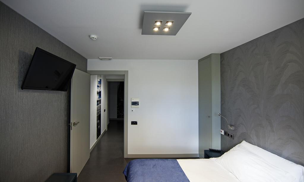 Hostal Averroes Burgos Exterior photo